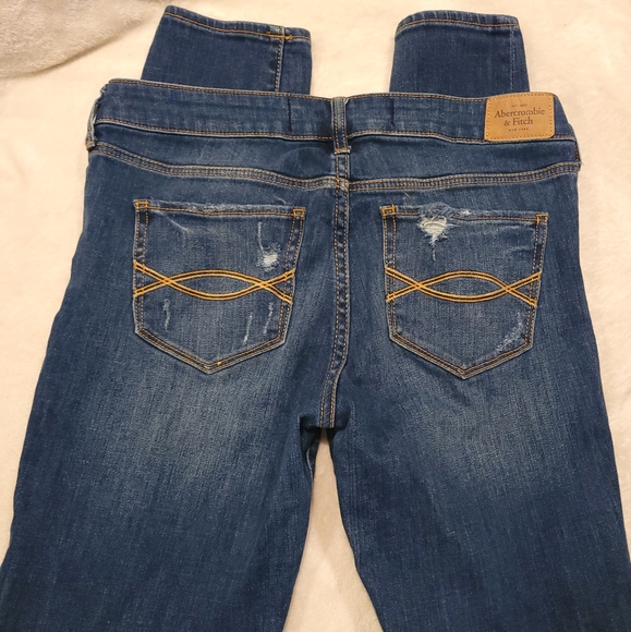 Abercrombie & Fitch Denim - Abercrombie & Fitch High Rise Super Skinny Distressed Jeans *sz 29 / 8R*